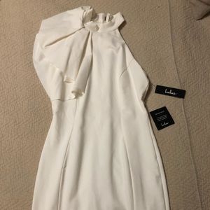 Lulu’s white dress